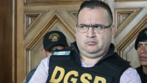 FGR va contra Javier Duarte por peculado; delito se castiga con 14 años de prisión