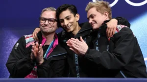 ¿Quiénes son los entrenadores de Donovan Carrillo? Ellos son Jonathan Mills y Myke Gillman