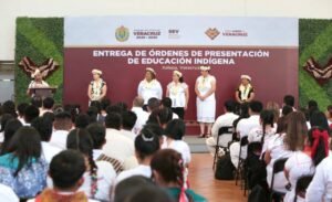 Entrega SEV órdenes de presentación a docentes de educación indígena.
